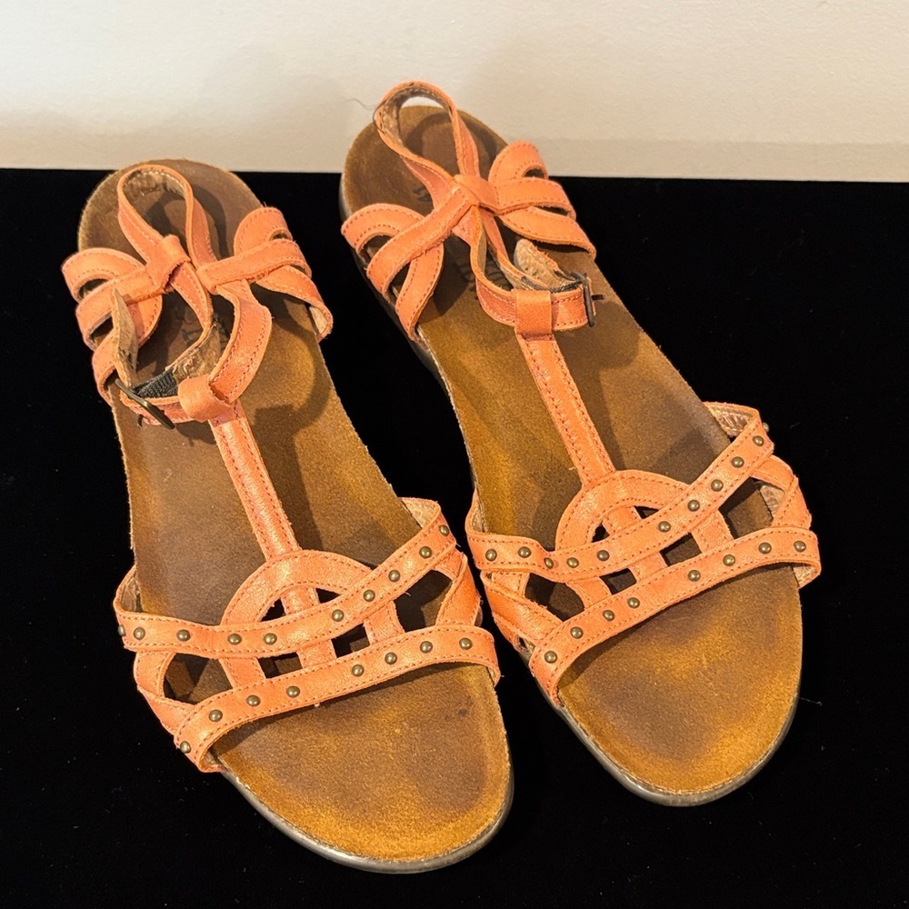 Naot Elinor Gladiator Studded Coral Leather Sandals Size 41 US 10/10.5